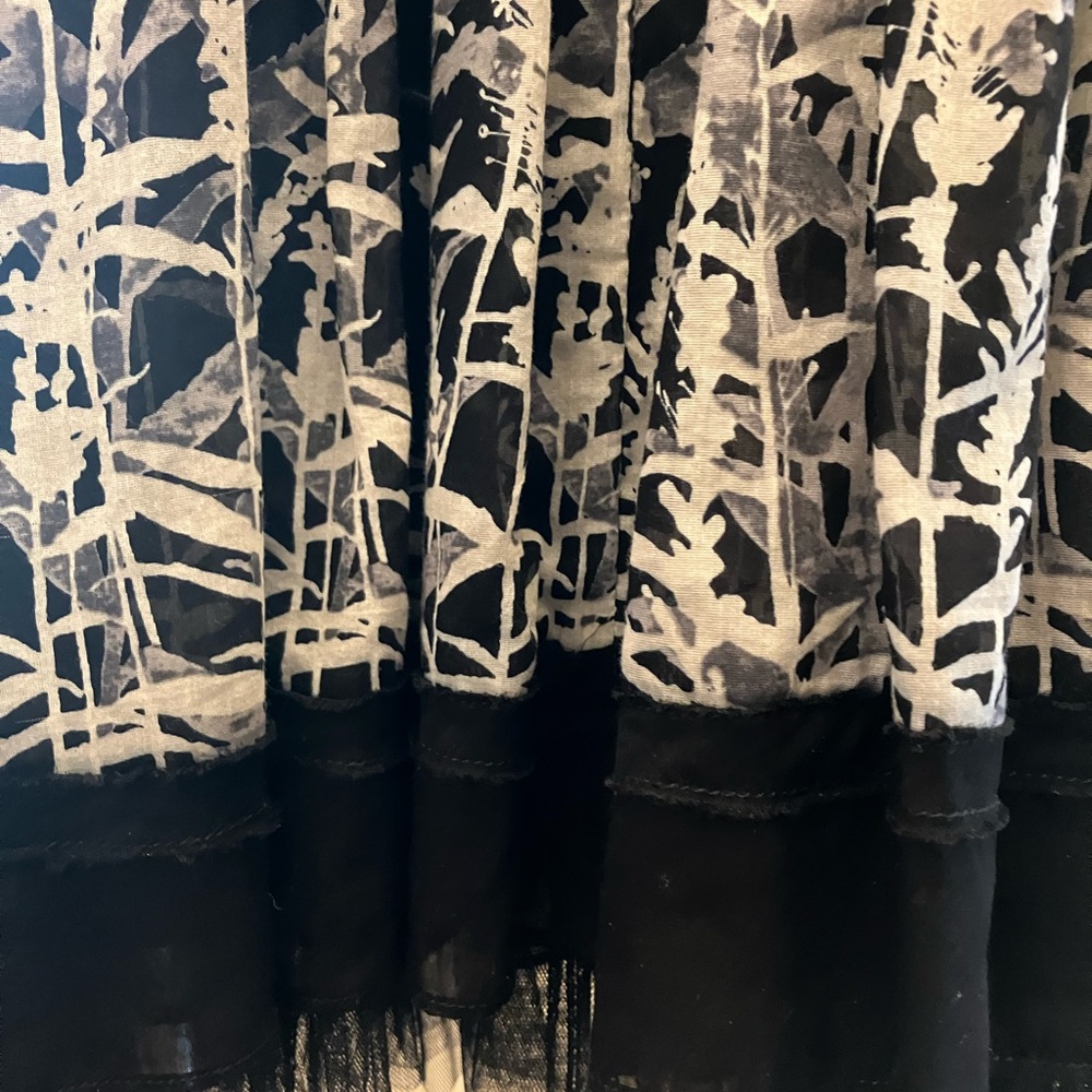 $119 BCBG MaxAzaria black & white floral pleated cocktail dress tulle hem Size 2 - Picture 7 of 12